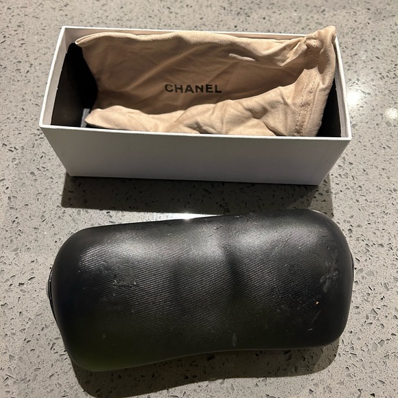 Chanel Tortoise Mother Pearl Accent Sunglasses - Picture 4 of 7